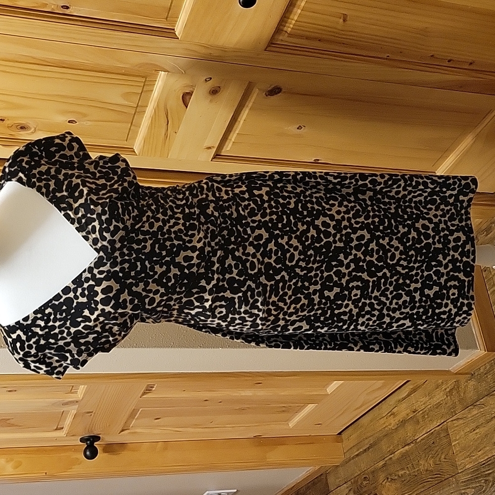Jones Wear, Dress